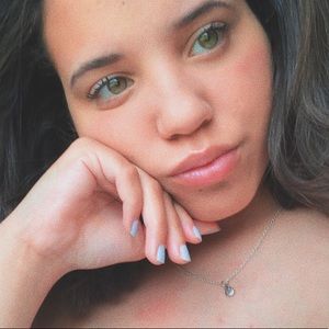 Meet your Posher, Elise